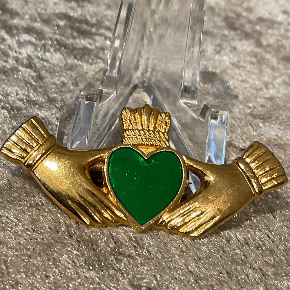 Vintage Gold and Green Heart and Hand Claddagh Pin